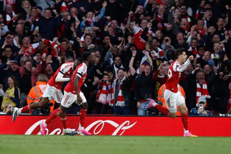 Havertz festeja su gol en la victoria 1-0 de Arsenal frente a Burnley. El empate del City le permitió a los Gunners ganar su título 14° de Premier League. Havertz festeja su gol en la victoria 1-0 de Arsenal frente a Burnley. El empate del City le permitió a los Gunners ganar su título 14° de Premier League.