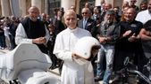 El Papa León XIV bendice una BMW R 18 Transcontinental que ayudará a niños en Madagascar El Papa León XIV bendice una BMW R 18 Transcontinental que ayudará a niños en Madagascar