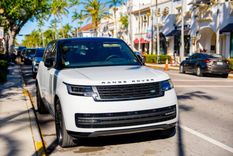 Jaguar Land Rover pausa sus envíos de autos a EE.UU. por los nuevos aranceles. Foto: BBC.
