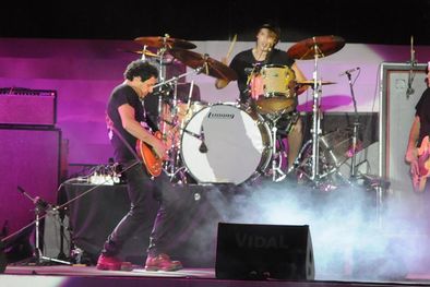 MDZol | Divividos sobre el escenario del Frank Romero Day. Foto: Alf Ponce / MDZ