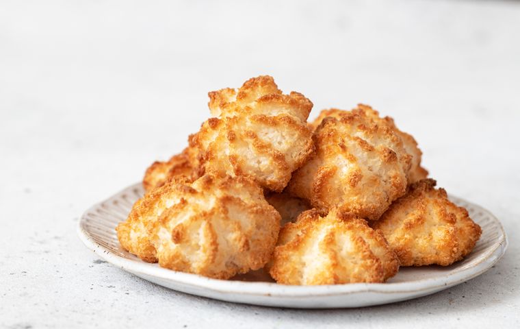 Una curiosidad es que la receta de galletas de coco puede prepararse sin harina, ya que el coco rallado aporta la textura necesaria. Una curiosidad es que la receta de galletas de coco puede prepararse sin harina, ya que el coco rallado aporta la textura necesaria.