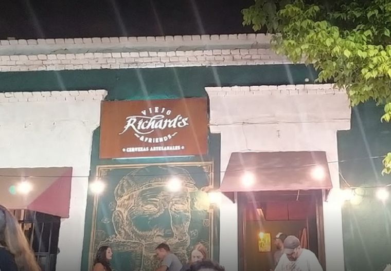 El encargado y dos clientas de la cervecería Viejo Richards & Friends de Luján fueron asaltados el miércoles a la noche Foto: Googlemaps