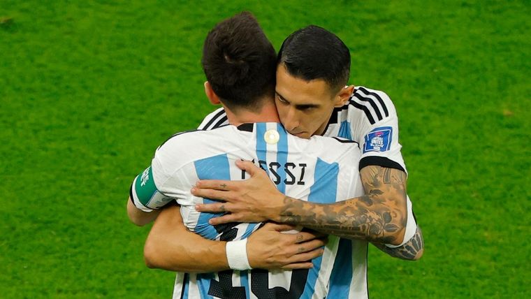Lionel Messi y Ángel Di María, dos de las figuras que fueron caracterizadas como elementos químicos en un divertido hilo viral. Foto: Télam