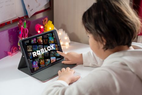 Roblox, la popular plataforma de juegos en línea, es cada vez más cuestionada por sus potenciales peligros Roblox, la popular plataforma de juegos en línea, es cada vez más cuestionada por sus potenciales peligros