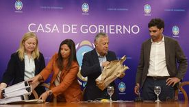 Se realizó la apertura de sobres para la obra del Tren de Cercanías. En la foto, Hebe Casado, Marité Baduí, Alfredo Cornejo y Natalio Mema. Se realizó la apertura de sobres para la obra del Tren de Cercanías. En la foto, Hebe Casado, Marité Baduí, Alfredo Cornejo y Natalio Mema.