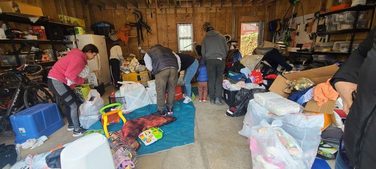 Aleah Arundale distribuía la ayuda desde el garaje de su casa en Chicago.