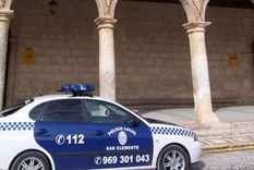 Móvil de la Policía de San Clemente