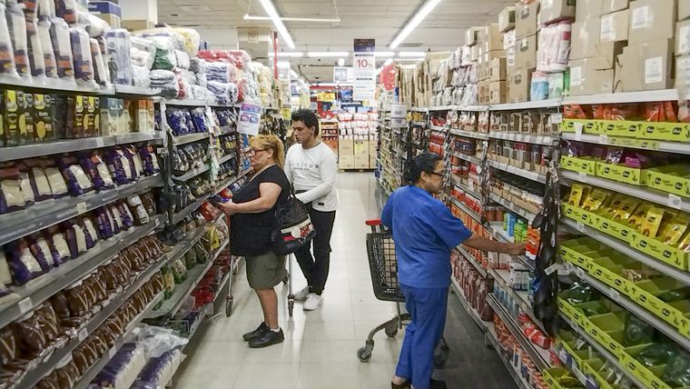 Una familia necesita $515.404,89 para no caer en la indigencia.