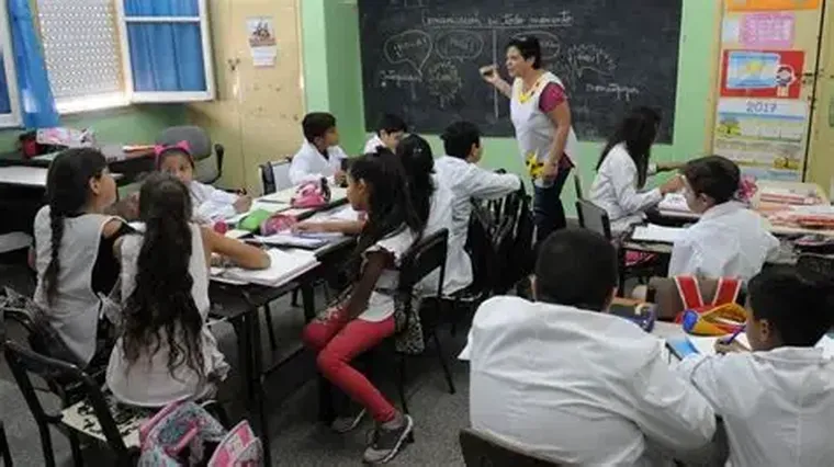 Exigir hoy es sinónimo de pretensión desmedida, más cercana a la exclusión que a la posibilidad. Exigir hoy es sinónimo de pretensión desmedida, más cercana a la exclusión que a la posibilidad.