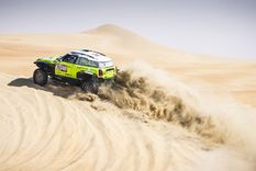 Sebastián Halpern domando las dunas árabes. Foto: @dakar Sebastián Halpern domando las dunas árabes. Foto: @dakar