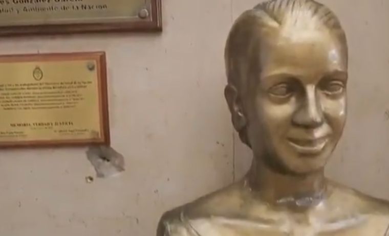 Retiraron el busto de Evita de la Secretaría de Niñez, Adolescencia y Familia. Foto: Captura de video