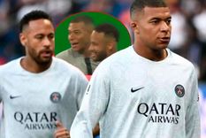 Mbappé y Neymar, a los abrazos luego del gol del brasileño en la goleada del PSG.