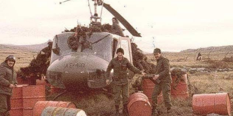 El 2 de abril de 1982 estalló la guerra entre Argentina y el Reino Unido por la soberanía de las Islas Malvinas, dejando un saldo de 649 argentinos y 255 británicos muertos.