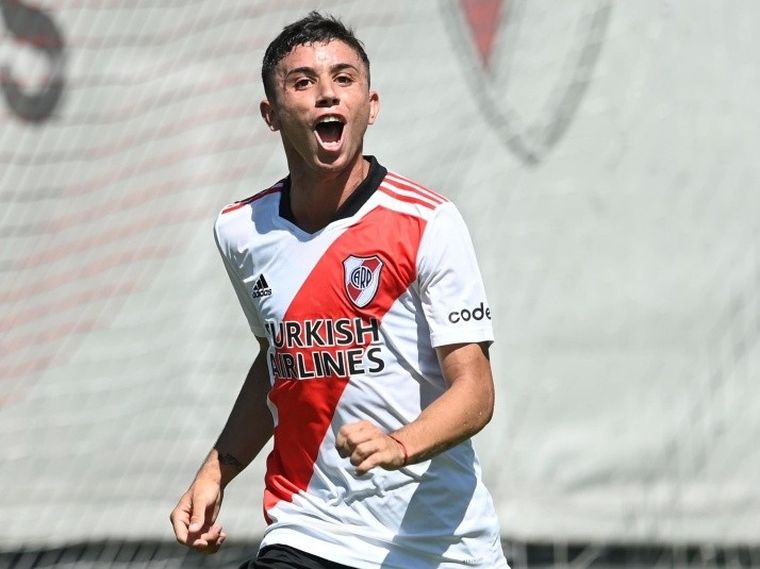 Franco Alfonso con la camiseta de River.
