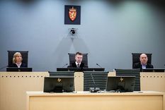 El hijo de la princesa no estuvo presente al momento de que los tres jueces de la sala 250 del Tribunal de Distrito de Oslo leyeron su condena. El hijo de la princesa no estuvo presente al momento de que los tres jueces de la sala 250 del Tribunal de Distrito de Oslo leyeron su condena.