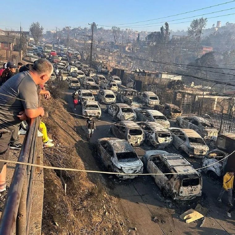 Decenas de personas murieron tras los incendios en Chile. Algunos quedaron atrapados en sus vehículos