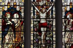 Omitiendo la religiosidad derivada de su figura, Jesucristo fue un condenado político.