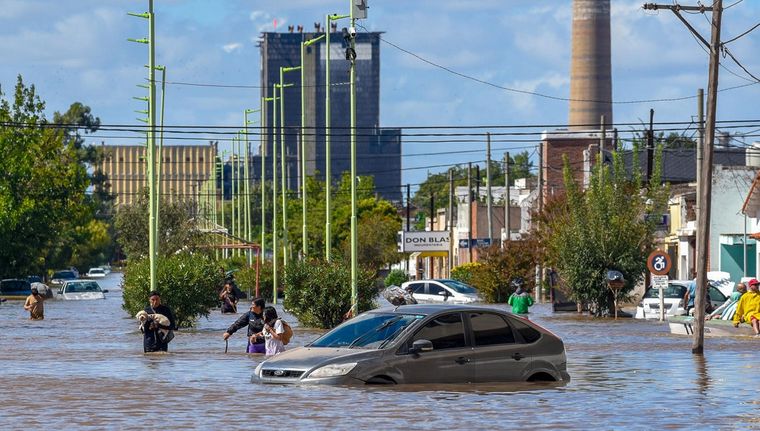 Estas disposiciones forman parte de una política fiscal de contingencia que apunta a acompañar a los sectores afectados por desastres naturales Foto: EFE