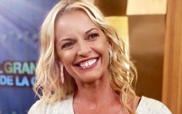 Sonrisa pícara La actriz y conductora está feliz con su nueva pareja.