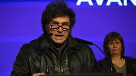 Según la encuesta de Zuban Córdoba, Milei perdió imagen en casi todos los sectores, pero entre los jóvenes mantiene un apoyo clave.