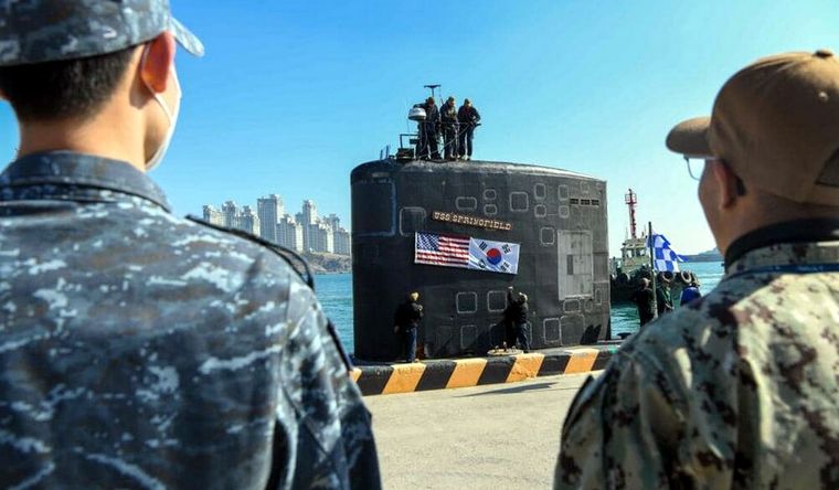 Japón se abre a los submarinos nucleares, como el de la imagen, de Estados Unidos en Corea del Sur. Foto USNavy