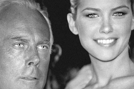 Giorgio Armani eligió a Valeria Mazza para que modelara sus diseños, pese a que no le gustaba trabajar con supermodelos. Giorgio Armani eligió a Valeria Mazza para que modelara sus diseños, pese a que no le gustaba trabajar con supermodelos.