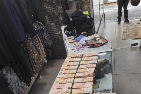 La mochila sustraída contenía documentación personal y un millón de pesos.