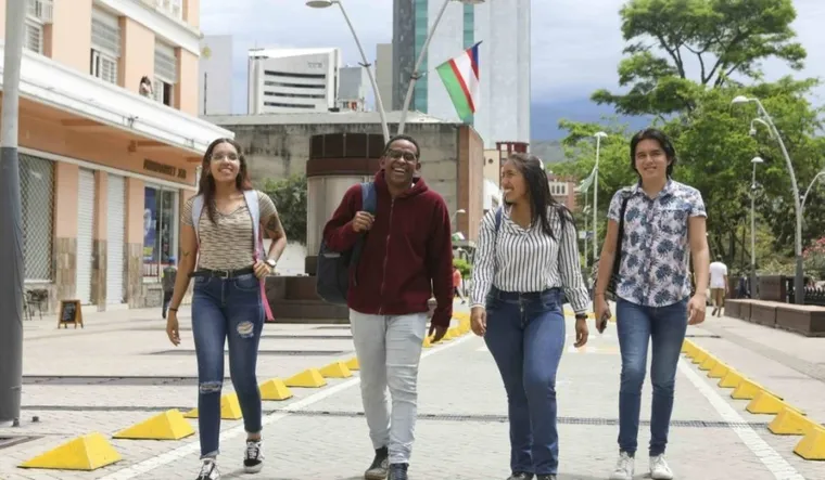 En cada época de cambios se debe prestar especial atención a lo que se debe cambiar.