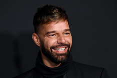 La tierna sorpresa de los hijos de Ricky Martin en pleno show Ricky Martin es un cantante y actor puertorriqueño que ha sido apodado como el Rey del pop latino. Foto: E! Entertainment