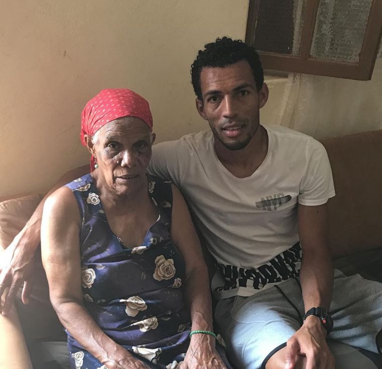 Vozinha junto a su madre. Vozinha junto a su madre.
