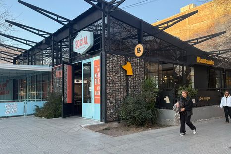 cambios en una iconica esquina de mendoza: los negocios que se van