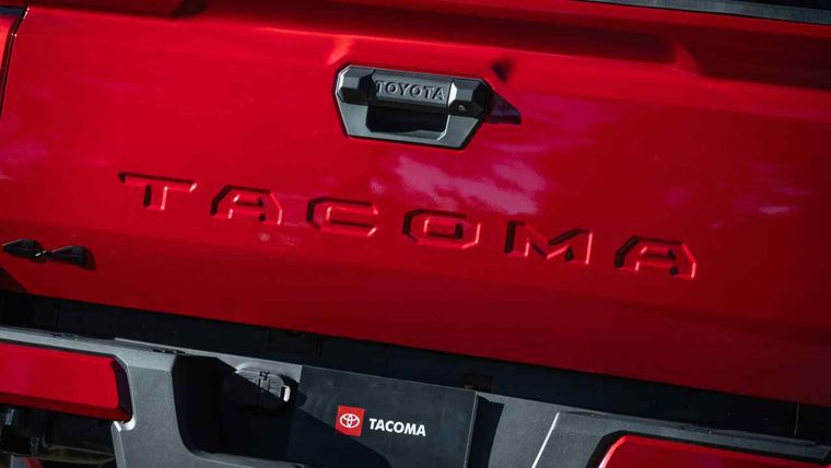 En toda su gama la Toyota Tacoma se encuentra propulsada por un 2.4 litros de cuatro cilindros en línea que desarrolla 228 o 278 caballos de fuerza.