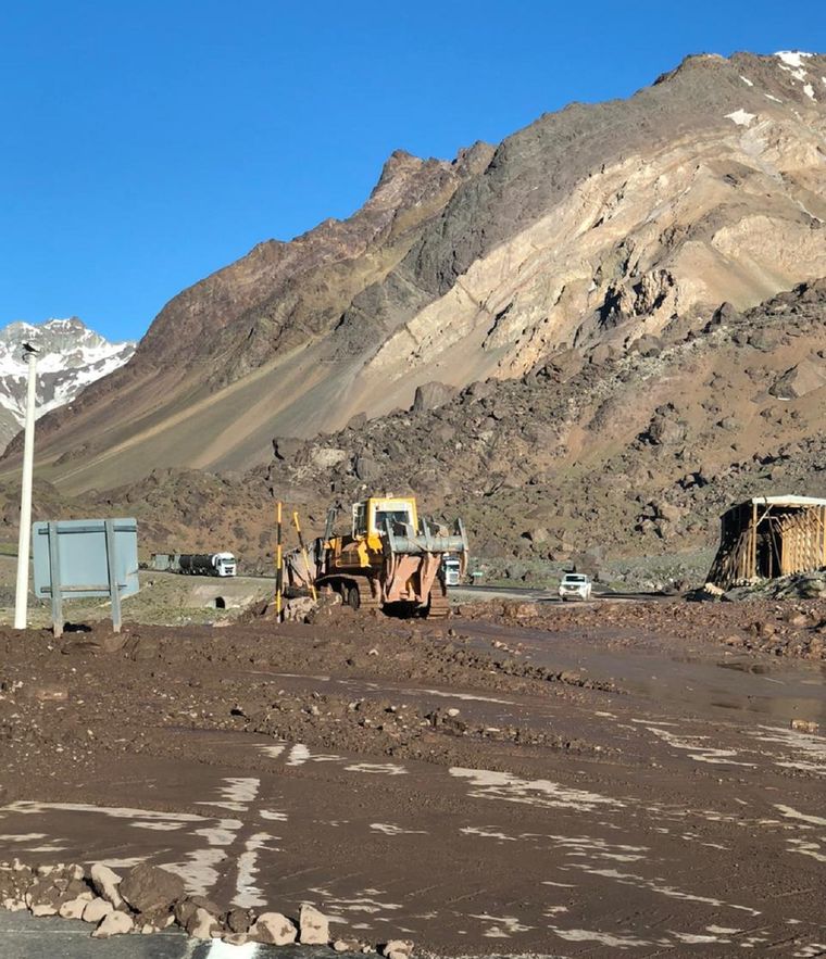 La medida se tomó mientras científicos del Ianigla analizan la situación Foto: X @VALLEOVA