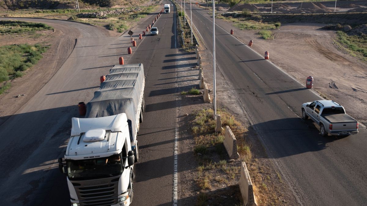 El Gobierno prepara un decreto para dar inicio a la privatización de rutas