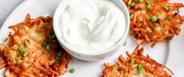 Latkes, un plato tradicional de la gastronomía judía que no podes dejar de probar. Foto: Hispana Global