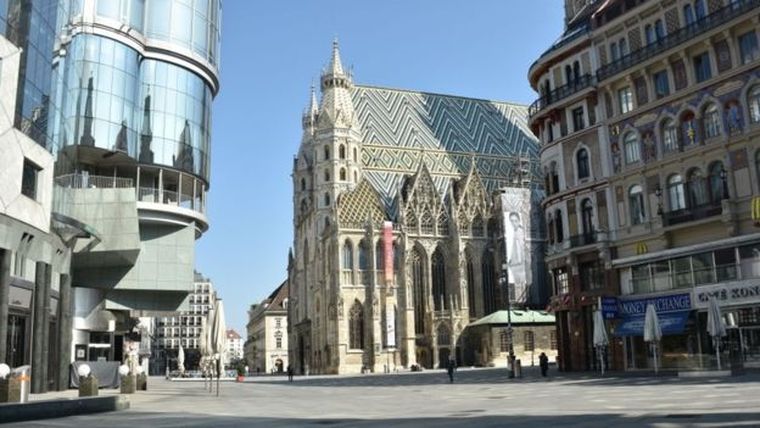 En Austria, un factor que contribuyó a la baja incidencia del coronavirus fue que la enfermedad se introdujo en el país a través de gente joven.