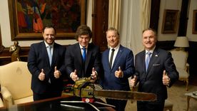 El presidente Javier Milei y su asesor Demian Reidel con el embajador de Estados Unidos, Peter Lamelas, y el senador republicano Rand Paul. El presidente Javier Milei y su asesor Demian Reidel con el embajador de Estados Unidos, Peter Lamelas, y el senador republicano Rand Paul.