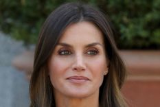 Mira las increíbles fotos de la Reina Letizia con la selección femenina de fútbol. Foto: Marie Claire