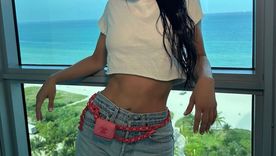 Kim Kardashian se apunta a jeans básicos, cómodos y versátiles Foto: Instagram