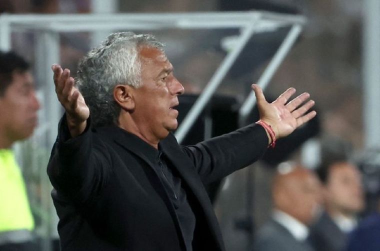 Pipo Gorosito recibió una dura sanción de parte de la FPF. Foto: EFE