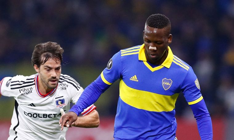 Luis Advíncula se lesionó ante Colo Colo. Foto: Noticias Argentinas.