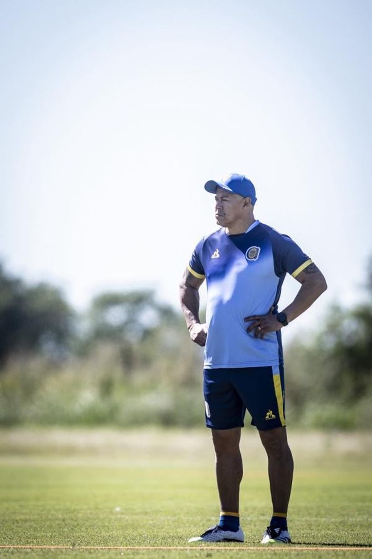 Jorge Almirón dirigió su primera práctica como DT de Rosario Central en el predio de Arroyo Seco. Jorge Almirón dirigió su primera práctica como DT de Rosario Central en el predio de Arroyo Seco.