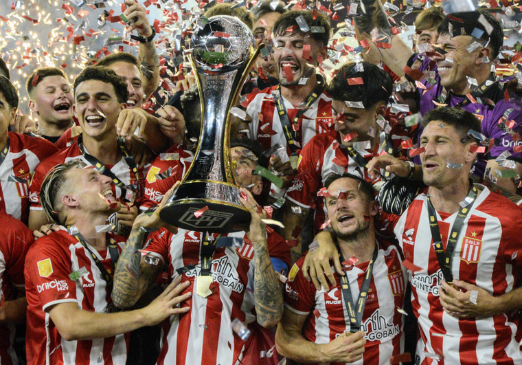 Estudiantes fue el campeón del Trofeo de Campeones 2024.&nbsp;