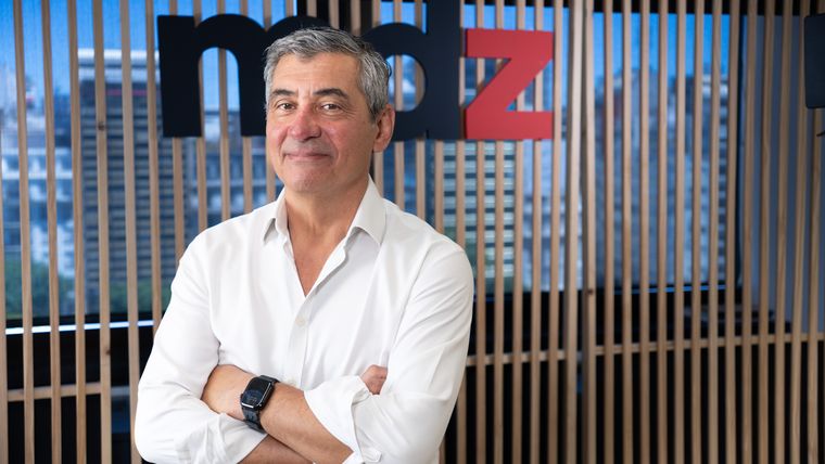 Daniel Balmaceda es un periodista que encontró que la actualidad no lo seducía y se enamoró de la historia.