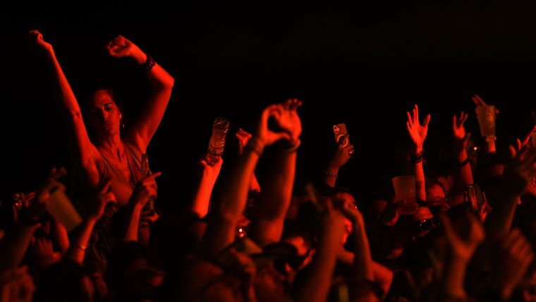 Todos los presentes se entregaron a la música y el disfrute. Todos los presentes se entregaron a la música y el disfrute.