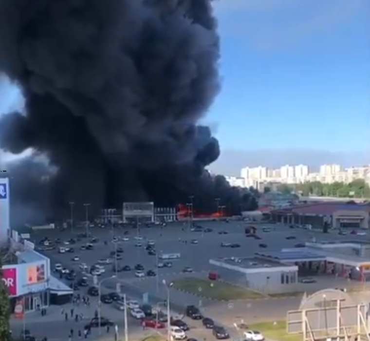El misil ruso cayó en un centro comercial ucraniano. Foto: Captura de video