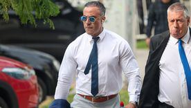 Luque se mantuvo alejado de los periodistas y de las cámaras en todo momento. Foto: EFE