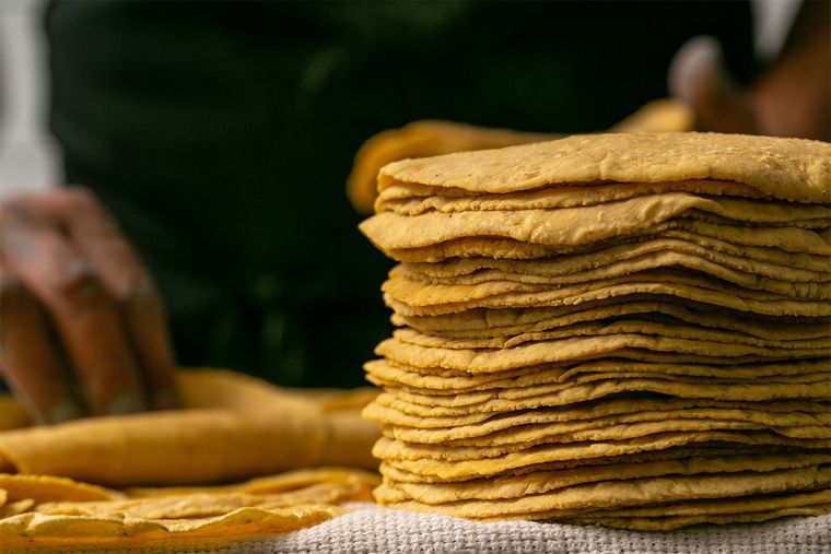 Admira esta pila sabrosa de tortillas de maíz caseras ¡la perdición!