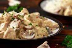 Pollo al champiñon Una receta simple y deliciosa en pocos pasos Foto: Shutterstock