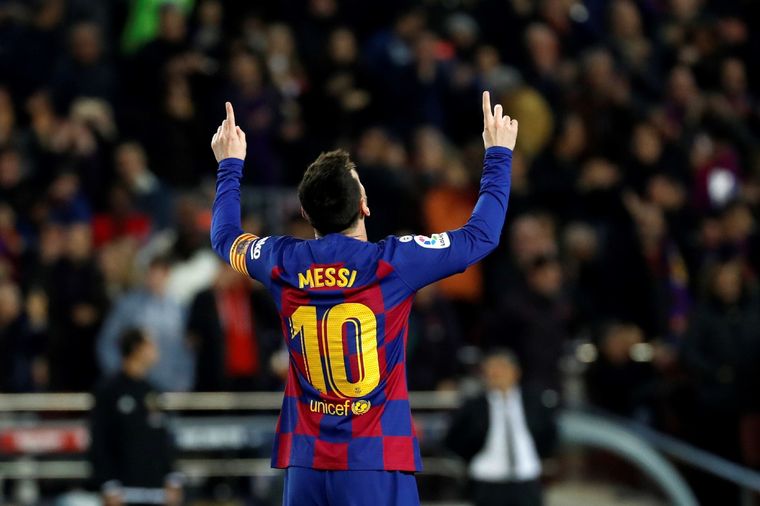 El Barça de Messi defiende la cima visitando a la Real Sociedad.